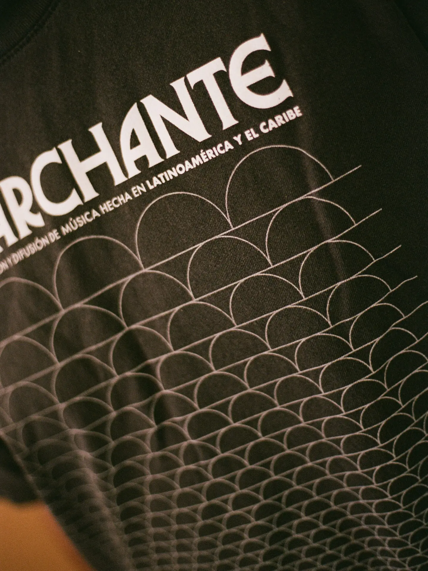 El Marchante T-Shirt by CRINI, close-up of the printed scallop pattern